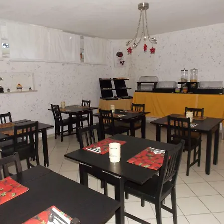 Relais Basement Konukevi Sorrento